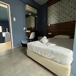 Stalis Hotel מלון